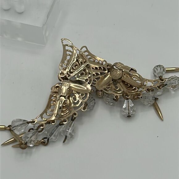 Vintage Butterfly Gold and Pearl Clip Earrings - Picture 3 of 5